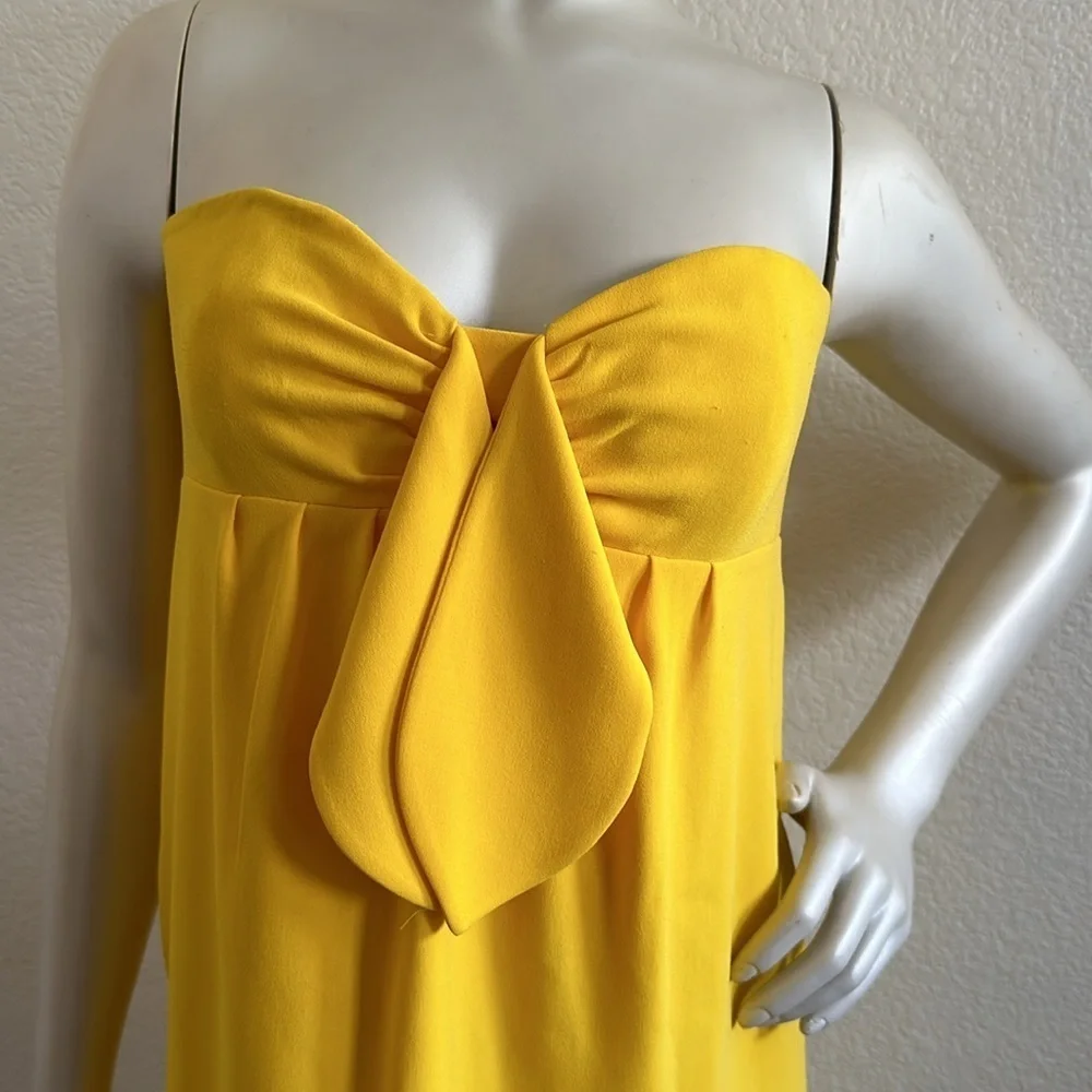 Stunning Tory Burch 